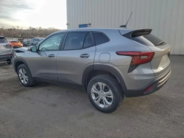 KL77LFE26RC132448 2024 CHEVROLET TRAX - Image 2