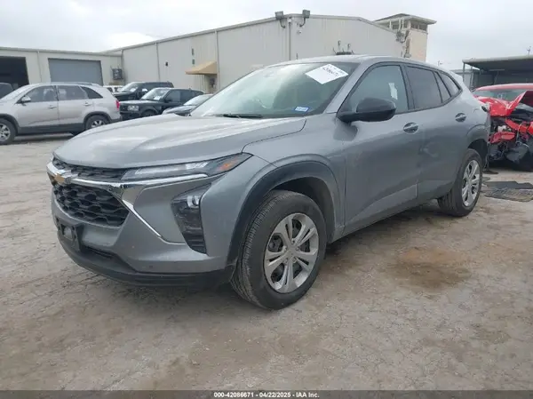 KL77LFE26RC144292 2024 CHEVROLET TRAX - Image 2