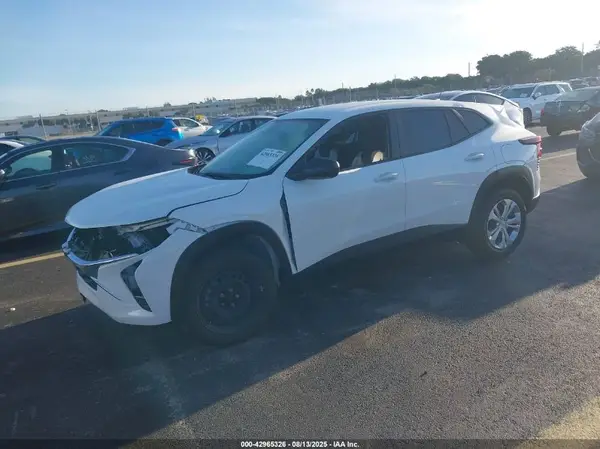 KL77LFE26RC151873 2024 CHEVROLET TRAX - Image 2