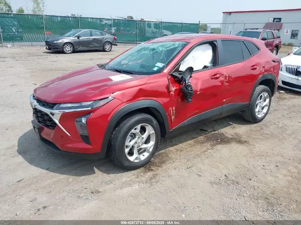 KL77LFE26RC157446 2024 CHEVROLET TRAX - Image 2