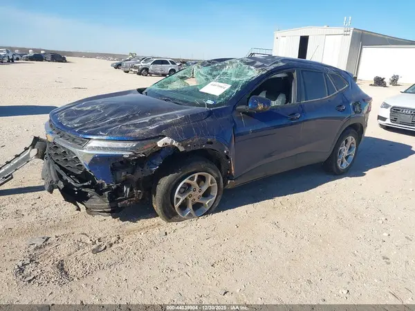 KL77LFE26RC166258 2024 CHEVROLET TRAX - Image 2