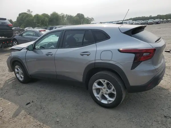 KL77LFE26RC173386 2024 CHEVROLET TRAX - Image 2
