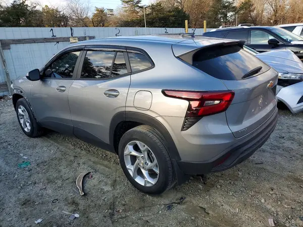 KL77LFE26RC191337 2024 CHEVROLET TRAX - Image 2