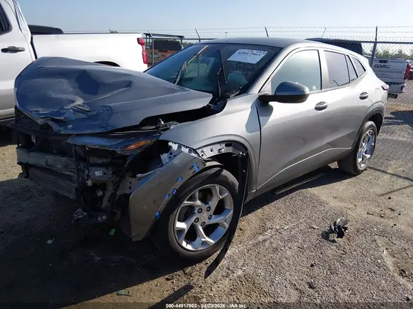 KL77LFE26RC212607 2024 CHEVROLET TRAX - Image 2