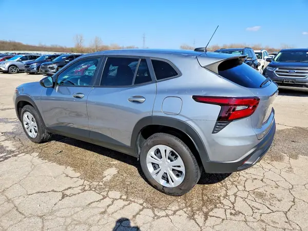 KL77LFE26RC226801 2024 CHEVROLET TRAX - Image 2