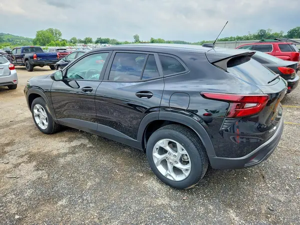 KL77LFE26RC228063 2024 CHEVROLET TRAX - Image 2