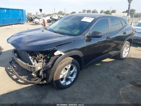 KL77LFE26RC242741 2024 CHEVROLET TRAX - Image 2