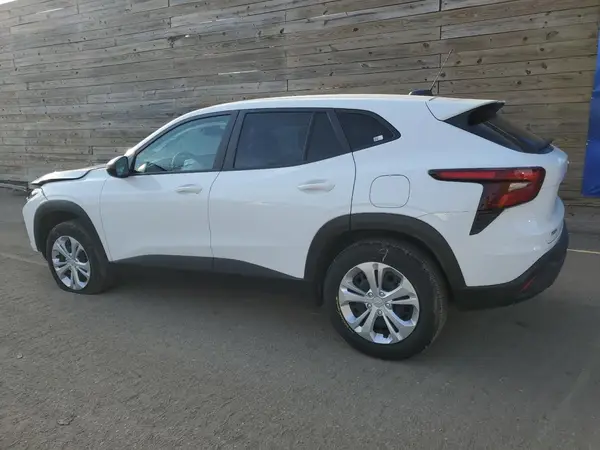 KL77LFE26RC246403 2024 CHEVROLET TRAX - Image 2