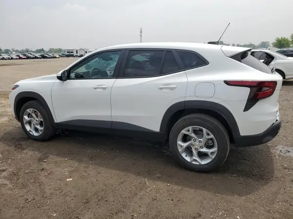 KL77LFE26SC108849 2025 CHEVROLET TRAX - Image 2