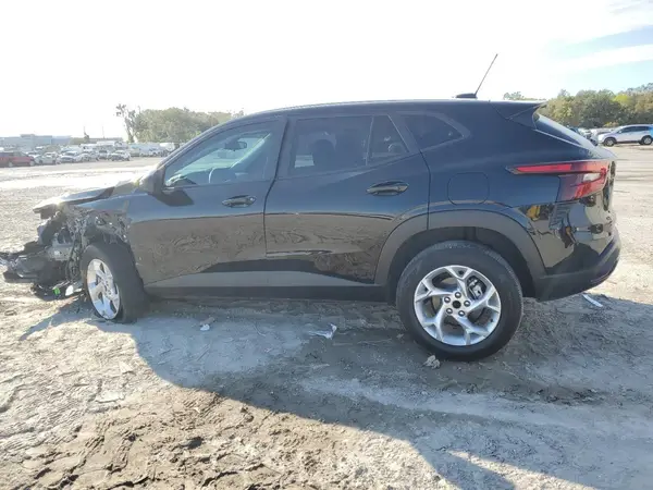 KL77LFE27RC034710 2024 CHEVROLET TRAX - Image 2
