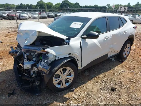 KL77LFE27RC053418 2024 CHEVROLET TRAX - Image 2