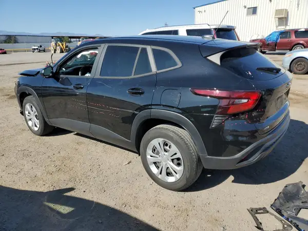 KL77LFE27RC058845 2024 CHEVROLET TRAX - Image 2