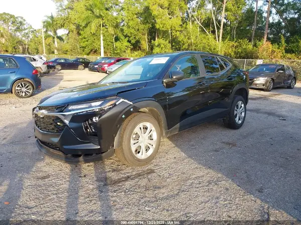 KL77LFE27RC064824 2024 CHEVROLET TRAX - Image 2