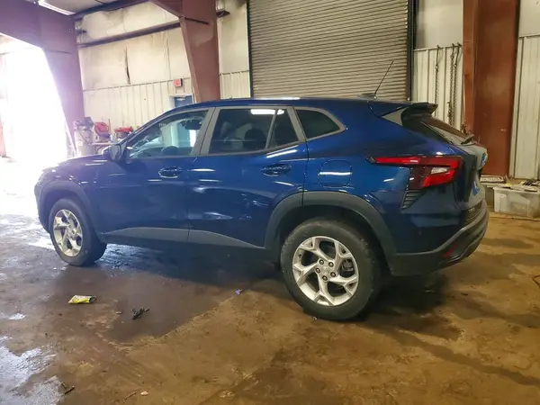 KL77LFE27RC075354 2024 CHEVROLET TRAX - Image 2