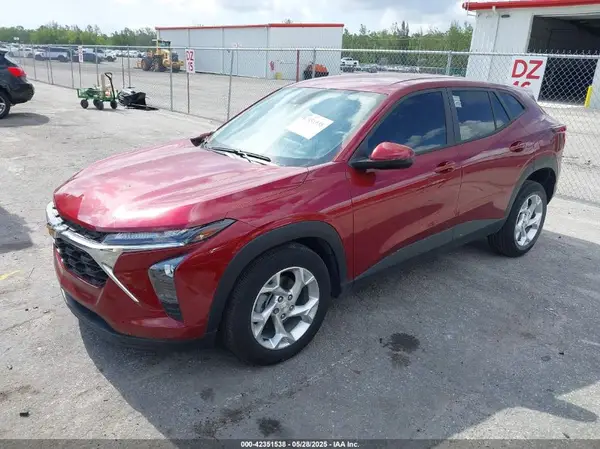 KL77LFE27RC082451 2024 CHEVROLET TRAX - Image 2