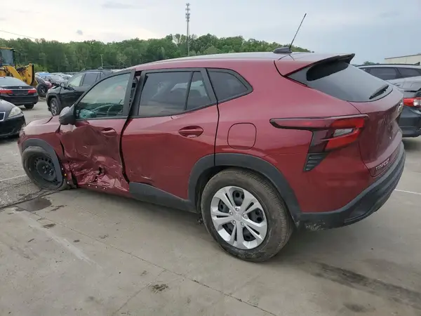 KL77LFE27RC083308 2024 CHEVROLET TRAX - Image 2