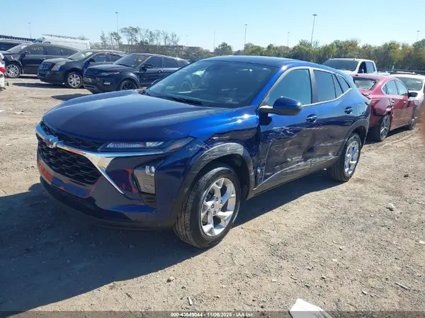 KL77LFE27RC085883 2024 CHEVROLET TRAX - Image 2