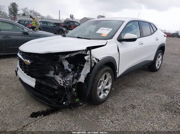 KL77LFE27RC093076 2024 CHEVROLET TRAX - Image 2