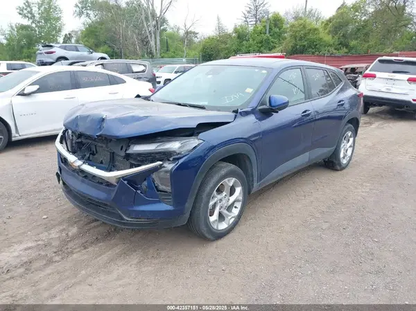 KL77LFE27RC096138 2024 CHEVROLET TRAX - Image 2