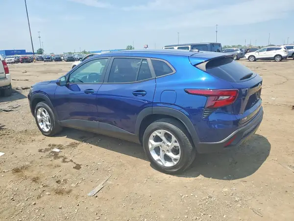 KL77LFE27RC097774 2024 CHEVROLET TRAX - Image 2
