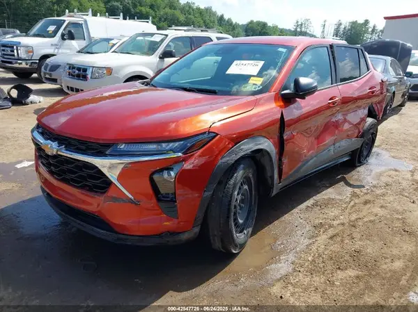 KL77LFE27RC097872 2024 CHEVROLET TRAX - Image 2