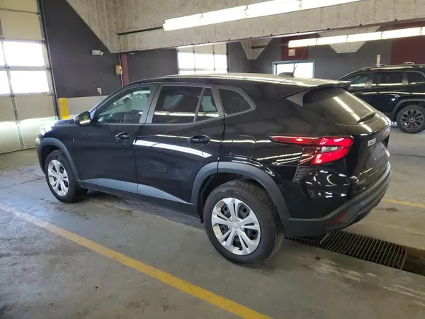 KL77LFE27RC106151 2024 CHEVROLET TRAX - Image 2