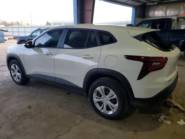 KL77LFE27RC125721 2024 CHEVROLET TRAX - Image 2