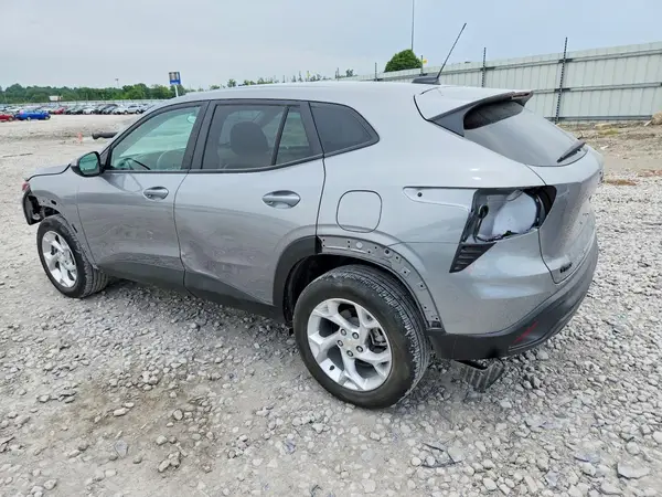 KL77LFE27RC133754 2024 CHEVROLET TRAX - Image 2