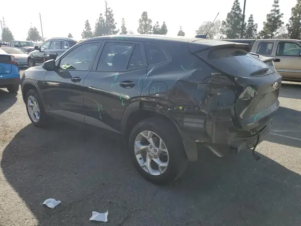 KL77LFE27RC143782 2024 CHEVROLET TRAX - Image 2