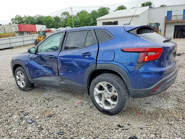 KL77LFE27RC197082 2024 CHEVROLET TRAX - Image 2