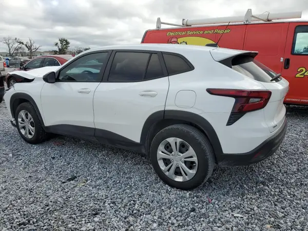 KL77LFE27RC198376 2024 CHEVROLET TRAX - Image 2