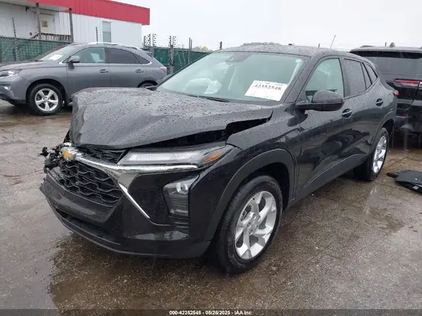 KL77LFE27RC208274 2024 CHEVROLET TRAX - Image 2
