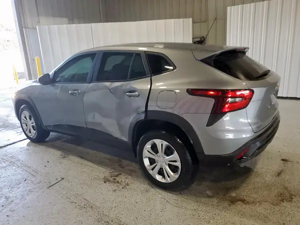 KL77LFE27RC212292 2024 CHEVROLET TRAX - Image 2