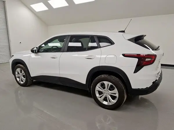 KL77LFE27RC213281 2024 CHEVROLET TRAX - Image 2