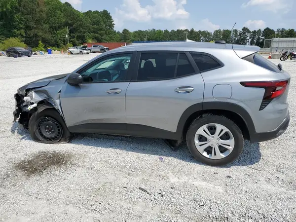 KL77LFE27RC218416 2024 CHEVROLET TRAX - Image 2