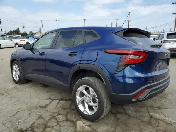KL77LFE27RC220506 2024 CHEVROLET TRAX - Image 2