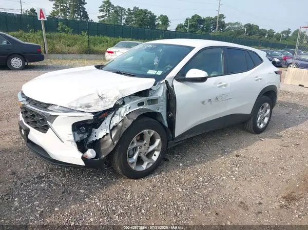 KL77LFE27RC221431 2024 CHEVROLET TRAX - Image 2