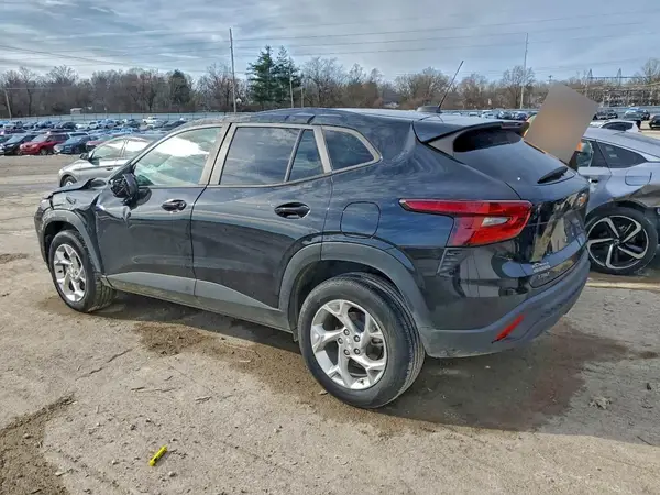 KL77LFE27RC231795 2024 CHEVROLET TRAX - Image 2