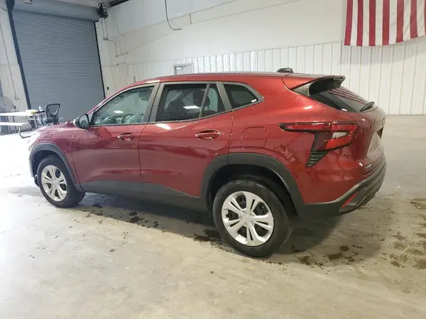 KL77LFE27RC245003 2024 CHEVROLET TRAX - Image 2
