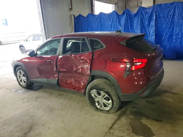 KL77LFE27RC246216 2024 CHEVROLET TRAX - Image 2