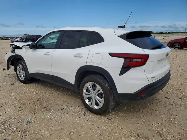KL77LFE27RC246247 2024 CHEVROLET TRAX - Image 2