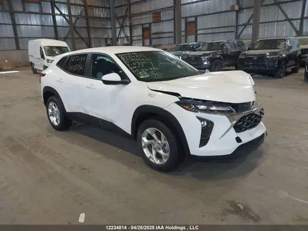 KL77LFE27SC039914 2025 CHEVROLET TRAX - Image 1