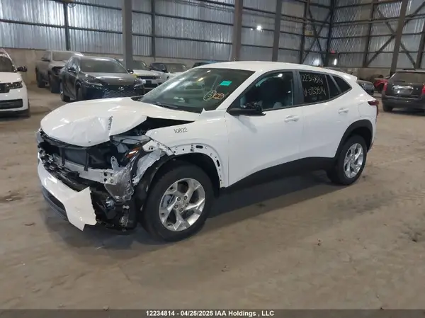 KL77LFE27SC039914 2025 CHEVROLET TRAX - Image 2