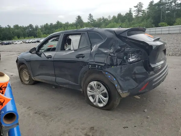 KL77LFE28RC006981 2024 CHEVROLET TRAX - Image 2