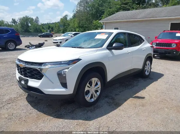 KL77LFE28RC010383 2024 CHEVROLET TRAX - Image 2