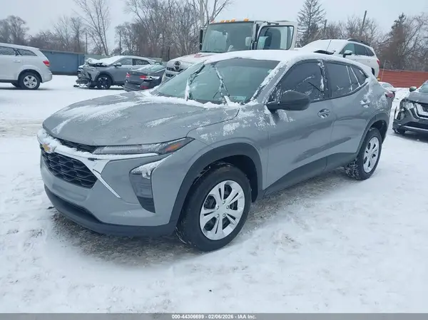 KL77LFE28RC019679 2024 CHEVROLET TRAX - Image 2