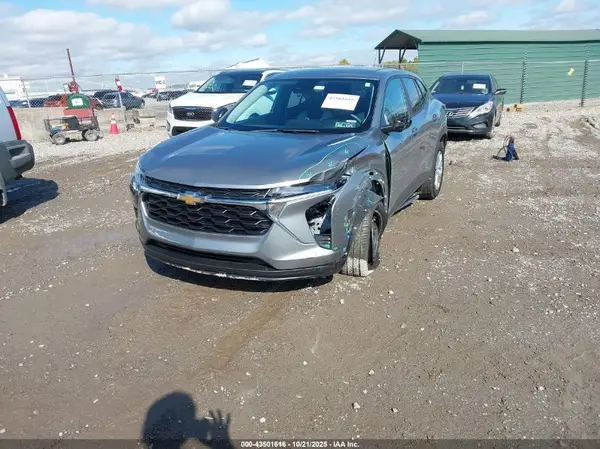 KL77LFE28RC021299 2024 CHEVROLET TRAX - Image 2