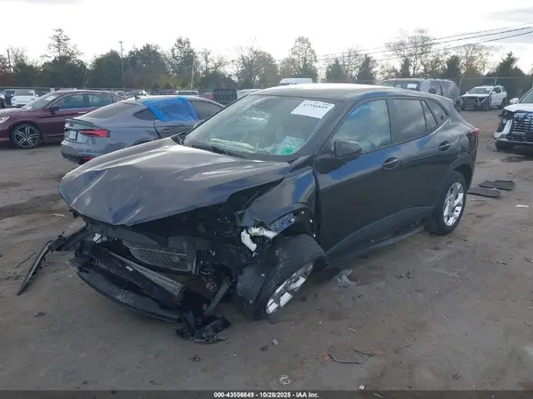 KL77LFE28RC021402 2024 CHEVROLET TRAX - Image 2