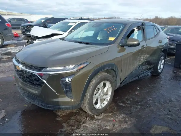 KL77LFE28RC035817 2024 CHEVROLET TRAX - Image 2