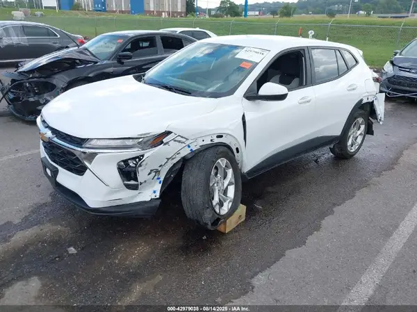 KL77LFE28RC046199 2024 CHEVROLET TRAX - Image 2